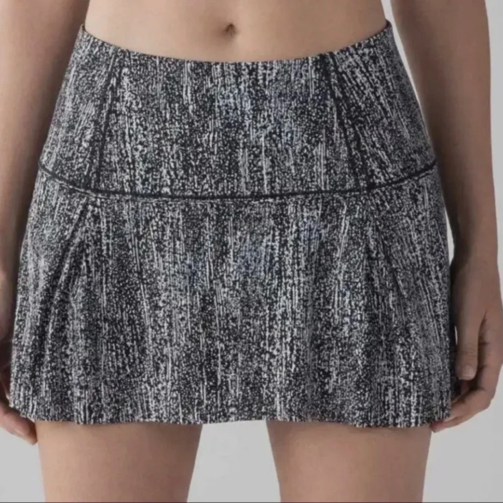 lululemon athletica Black and White Lost In Pace Athleisure Skort Size 6
